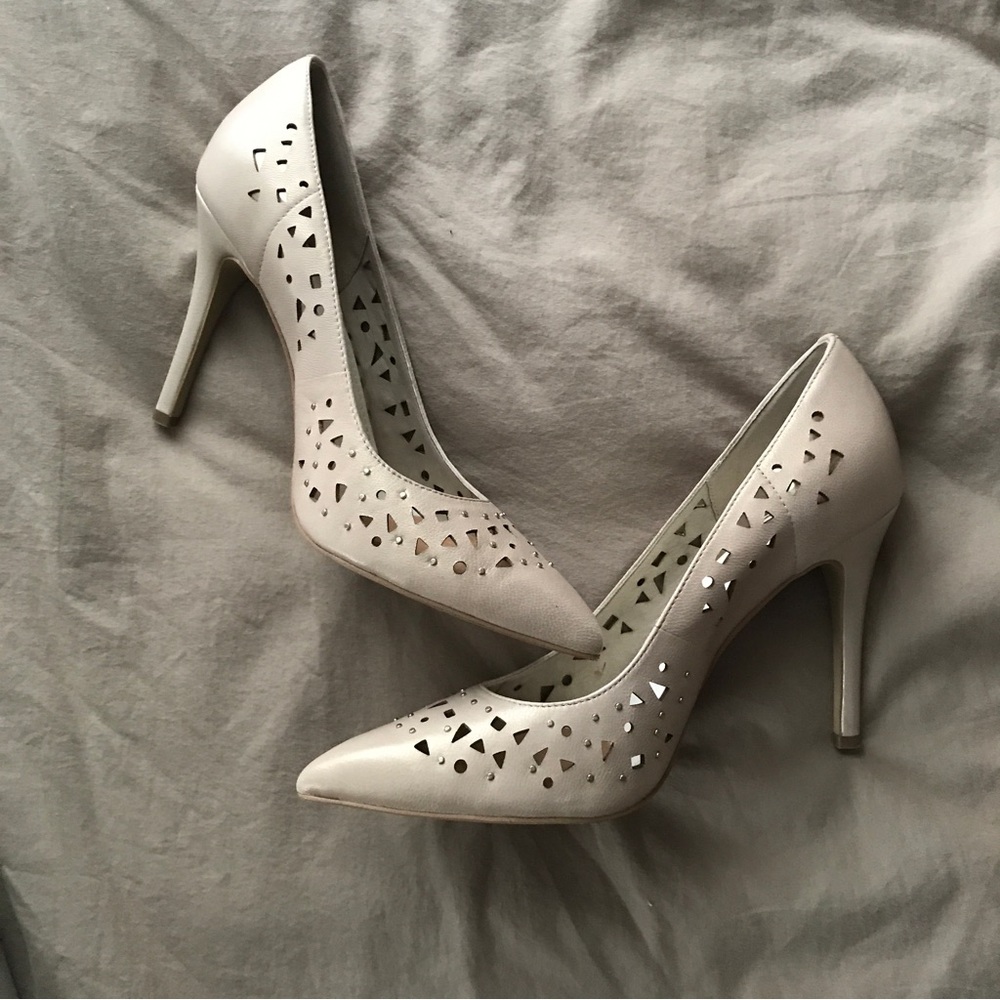 Anne Klein: tan, cut out heels